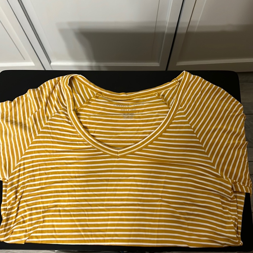 American Eagle Outfitters. XS. Short sleeve tee.